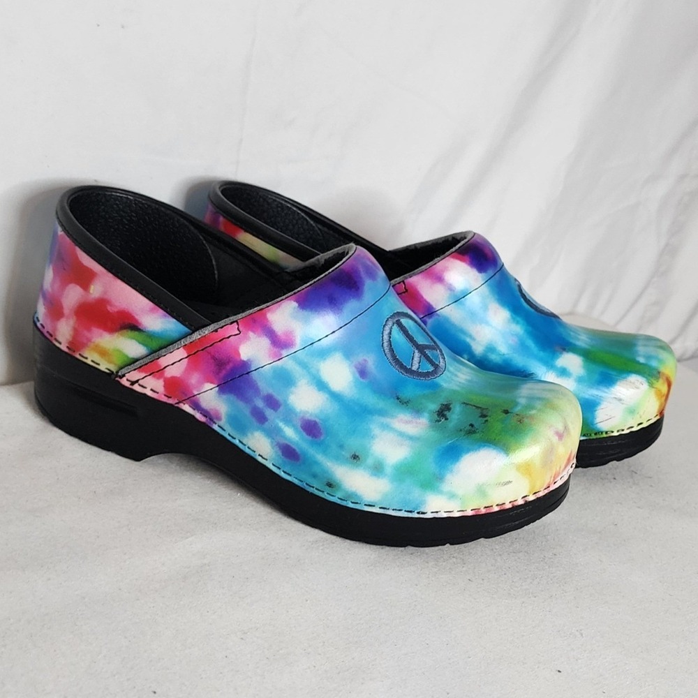 Dansko Professional Tie Dye Peace Heart Leather Clogs Womens 38 Multicolor